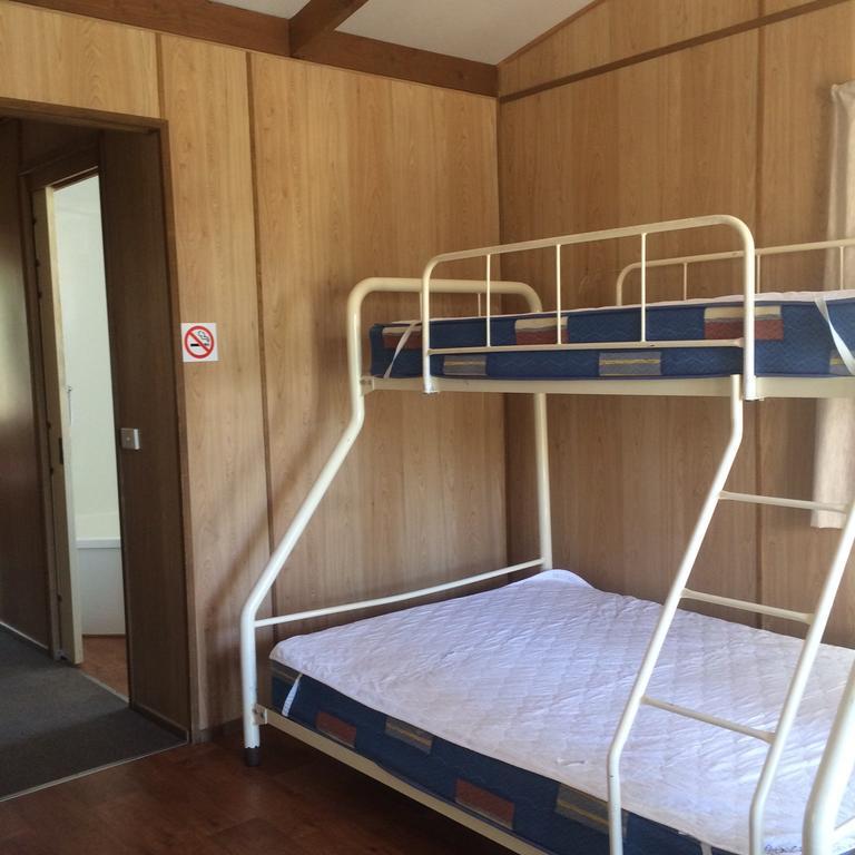 Wagga Wagga Beach Caravan Park Hotel Стая снимка