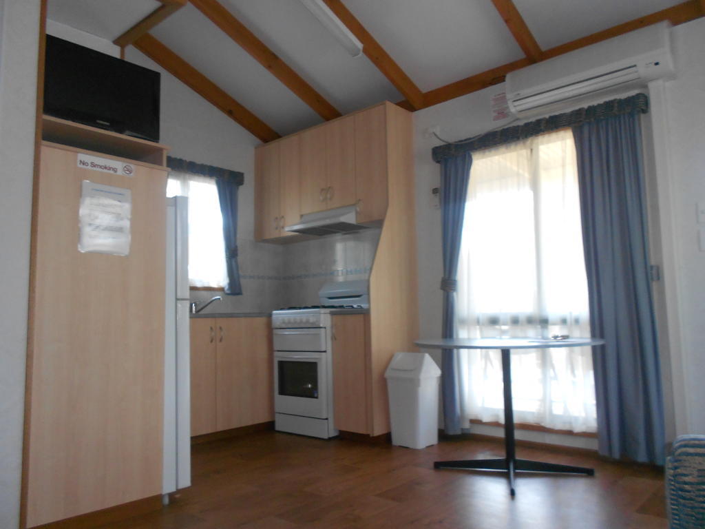 Wagga Wagga Beach Caravan Park Hotel Стая снимка
