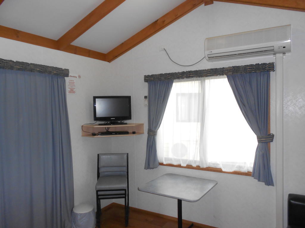 Wagga Wagga Beach Caravan Park Hotel Стая снимка