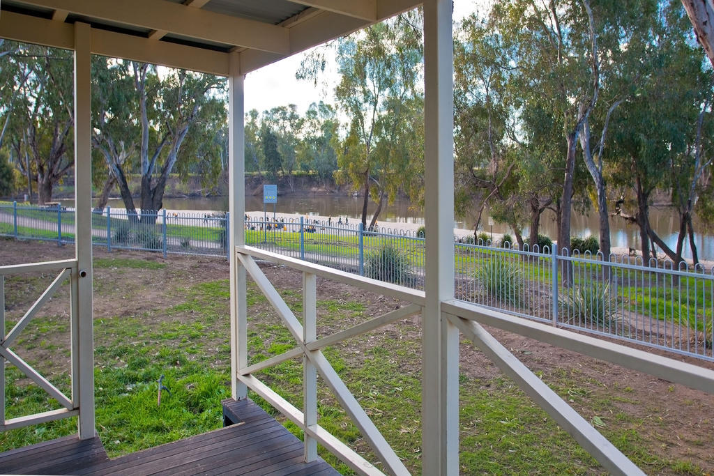 Wagga Wagga Beach Caravan Park Hotel Екстериор снимка