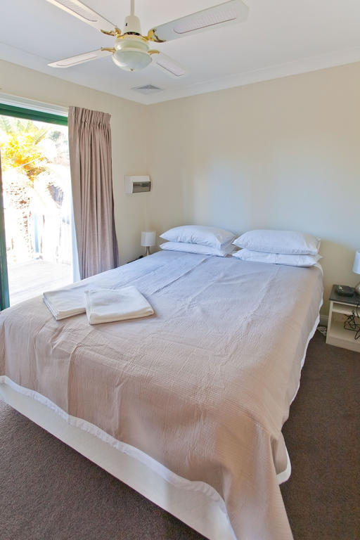 Wagga Wagga Beach Caravan Park Hotel Стая снимка
